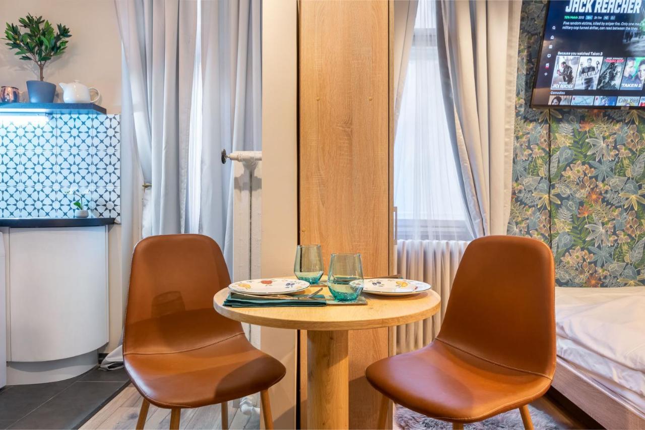 Economy Downtown Design Apartments - Free Parking - Balcony - Super Puplic Transport - Ac Budapeste Exterior foto