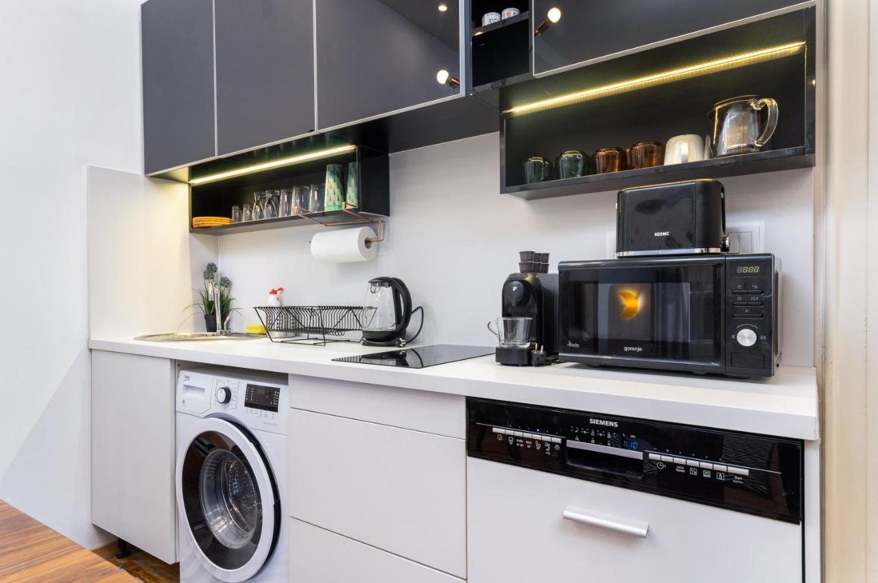 Economy Downtown Design Apartments - Free Parking - Balcony - Super Puplic Transport - Ac Budapeste Exterior foto